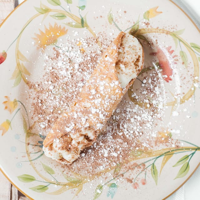 Cannoli.